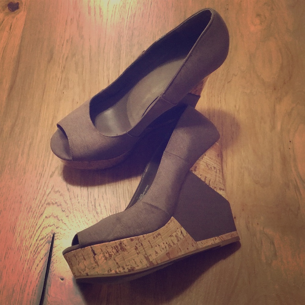 Mossimo peep toe wedges